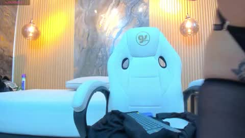 ella harper online show from March 19, 3:01 am