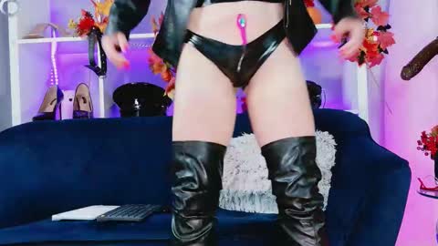 ella_kross online show from September 15, 7:10 am