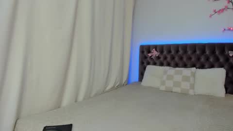 Snapshot of ella_mayers chatting on October 19, 1:27 pm Ella Mayers online show from October 19, 1:27 pm
