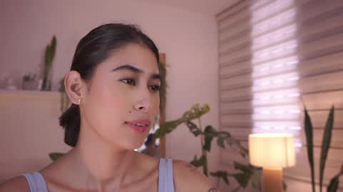 ELLA OWEN online show from April 16, 9:39 pm