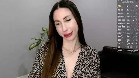 Ella online show from December 2, 9:18 am