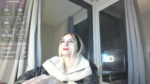 ella_vee online show from October 31, 4:13 am