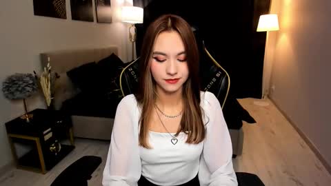 ellacurtis online show from December 3, 6:08 pm