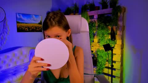 Ella online show from November 4, 9:43 am