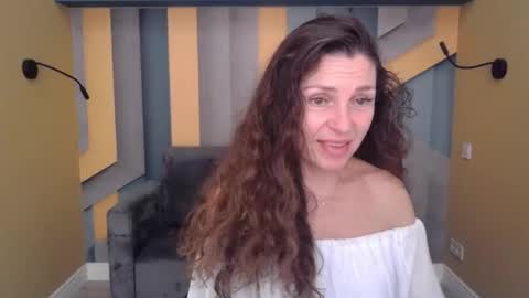 EllaLongs online show from November 6, 1:25 pm