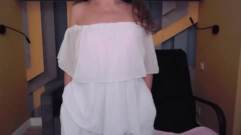 EllaLongs online show from October 30, 1:33 pm