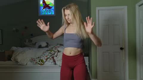 ellalowe online show from April 15, 7:58 pm