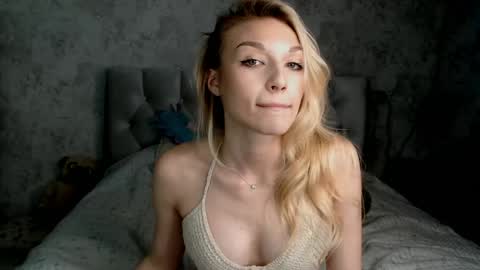 ellamilla online show from June 3, 2:33 pm