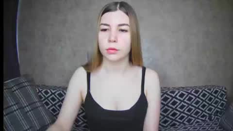 EllaNuar online show from December 3, 7:05 am