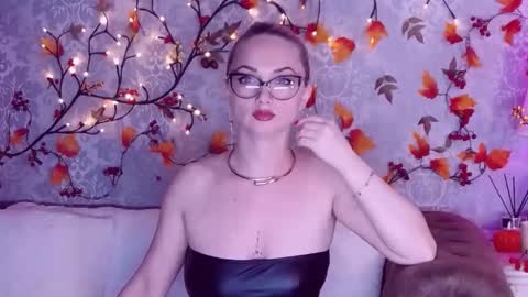 Elliana online show from October 15, 5:11 am