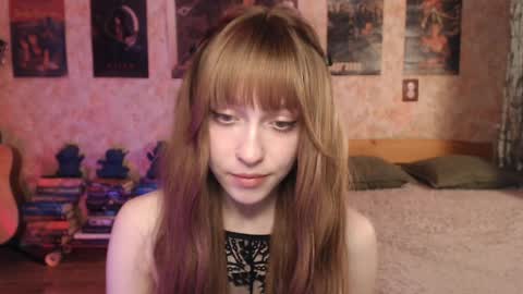 ellie_friendly online show from April 5, 11:24 pm