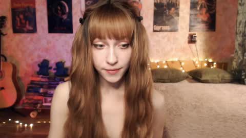 Snapshot of ellie_friendly chatting on December 23, 1:29 am ellie_friendly online show from December 23, 1:29 am