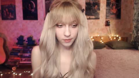 Snapshot of ellie_friendly chatting on January 27, 12:12 am ellie_friendly online show from January 27, 12:12 am