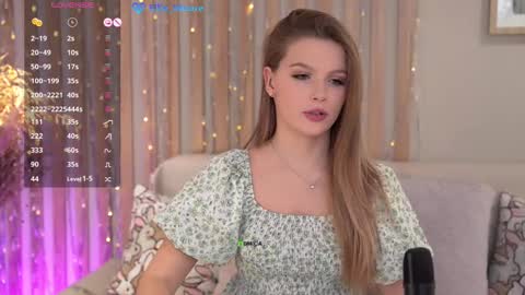 Snapshot of elliemoore_ chatting on February 10, 12:08 am Ellie Moore online show from February 10, 12:08 am