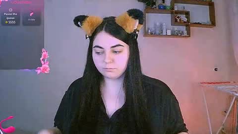 Snapshot of ellies_8 chatting on February 9, 5:22 pm Ellie online show from February 9, 5:22 pm