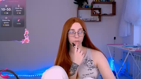 Snapshot of ellies_8 chatting on February 27, 1:17 pm Ellie online show from February 27, 1:17 pm