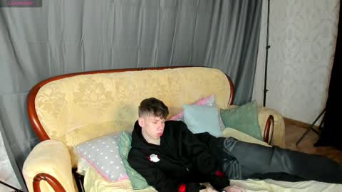 elliot_mars_ online show from October 17, 11:25 am