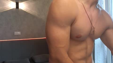 Snapshot of elliot_muscle04 chatting on October 5, 10:12 am elliot_muscle04 online show from October 5, 10:12 am