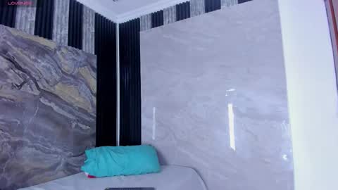 Ellis  online show from October 31, 4:57 am