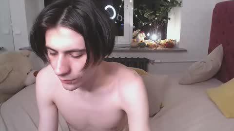 ellis_rin online show from November 26, 9:33 pm