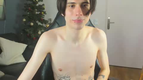 ellis_rin online show from December 3, 4:24 am