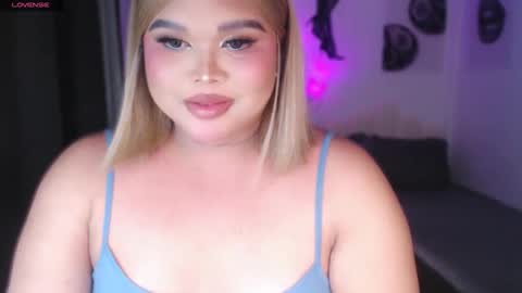 Ellise online show from May 5, 3:51 pm