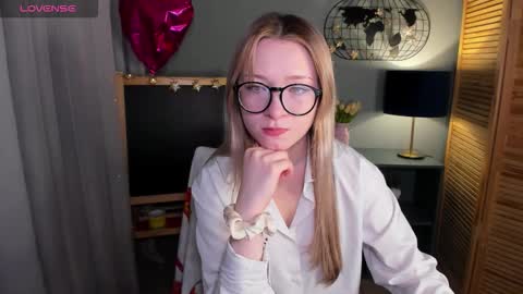Snapshot of elliup chatting on October 10, 8:42 am elliup online show from October 10, 8:42 am