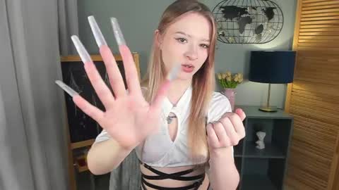 elliup online show from April 16, 4:51 pm