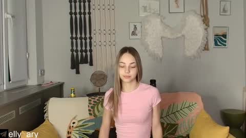 elly_ary online show from December 13, 9:32 pm