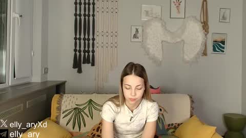 elly_ary online show from January 14, 9:34 pm