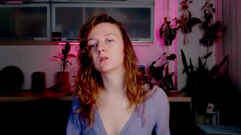 elly_helly online show from December 16, 8:26 pm