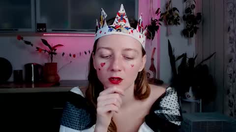 elly_helly online show from October 31, 8:20 pm