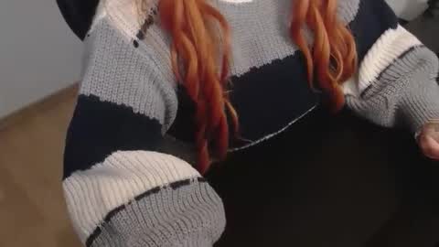 Elly online show from December 3, 6:52 pm