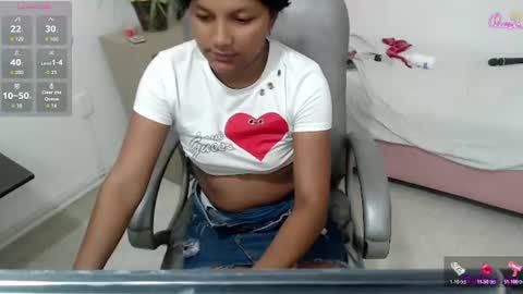 Elly online show from July 8, 7:50 pm