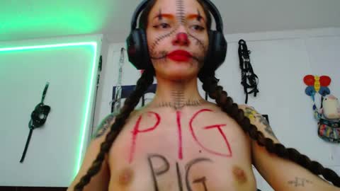 Snapshot of eloise_brown_ chatting on January 22, 11:43 pm Chelsea Please help me to reach 100 thumbs up online show from January 22, 11:43 pm
