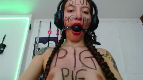 Snapshot of eloise_brown_ chatting on January 24, 12:42 am Chelsea Please help me to reach 100 thumbs up online show from January 24, 12:42 am