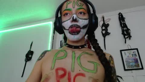 Snapshot of eloise_brown_ chatting on January 20, 1:39 am Chelsea Please help me to reach 100 thumbs up online show from January 20, 1:39 am