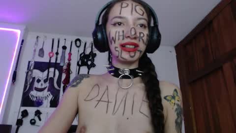Snapshot of eloise_brown_ chatting on January 7, 5:54 am Chelsea Please help me to reach 100 thumbs up online show from January 7, 5:54 am