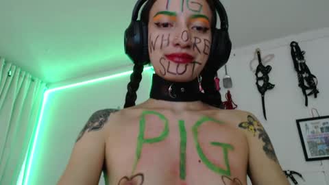 Snapshot of eloise_brown_ chatting on January 22, 1:20 am Chelsea Please help me to reach 100 thumbs up online show from January 22, 1:20 am