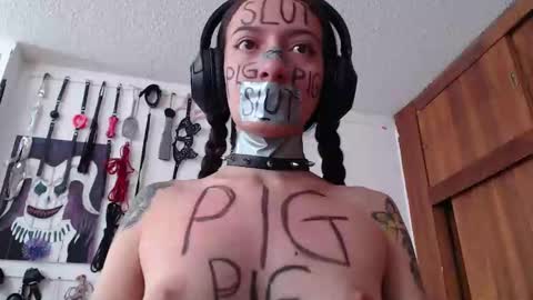 Snapshot of eloise_brown_ chatting on January 23, 9:39 pm Chelsea Please help me to reach 100 thumbs up online show from January 23, 9:39 pm