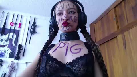 Snapshot of eloise_brown_ chatting on January 25, 6:46 pm Chelsea Please help me to reach 100 thumbs up online show from January 25, 6:46 pm