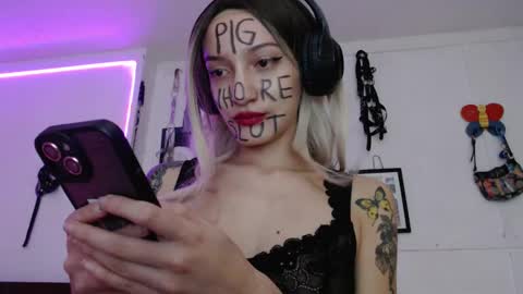 Snapshot of eloise_brown_ chatting on January 14, 1:47 am Chelsea Please help me to reach 100 thumbs up online show from January 14, 1:47 am