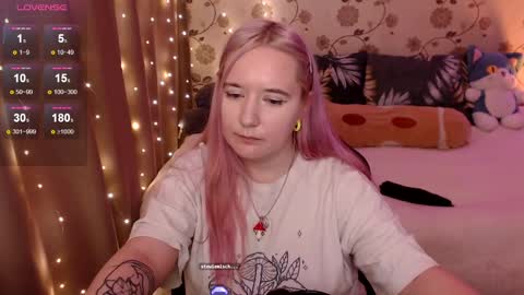 Snapshot of elovinora chatting on December 13, 6:05 pm Ela give me a thumbs up if you like it  and this is important for the development of the account online show from December 13, 6:05 pm