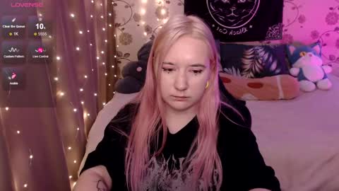 Snapshot of elovinora chatting on December 1, 8:11 pm Ela give me a thumbs up if you like it  and this is important for the development of the account online show from December 1, 8:11 pm