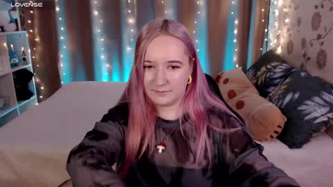 Snapshot of elovinora chatting on December 14, 8:08 pm Ela give me a thumbs up if you like it  and this is important for the development of the account online show from December 14, 8:08 pm