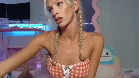 elsa_may online show from July 26, 2:31 am