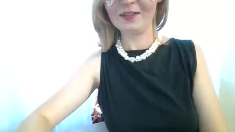 Snapshot of elsamartinez chatting on September 24, 2:35 pm ElsaMartinez online show from September 24, 2:35 pm