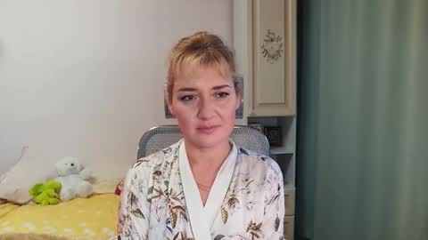 Elvira online show from December 2, 11:18 am