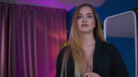 Elyssa online show from April 19, 6:32 pm