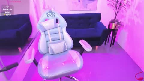 Ema louisx  online show from January 10, 3:34 am